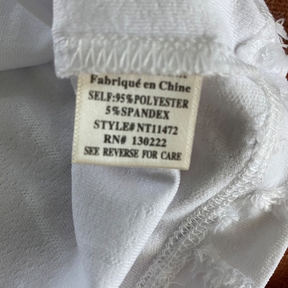 NWT Very J New In White Textured Boxy Tee with Flutter Sleeves. Sz M - Picture 7 of 7